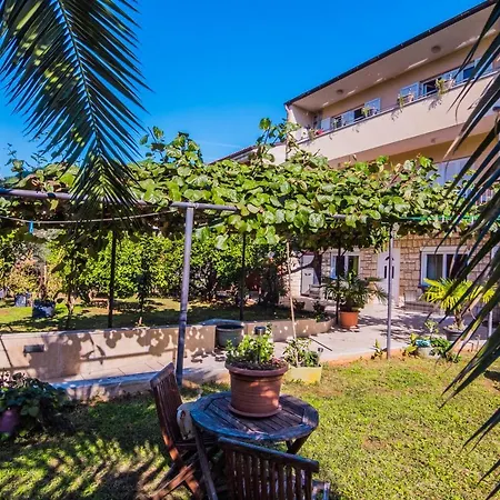 With A Garden * Pula