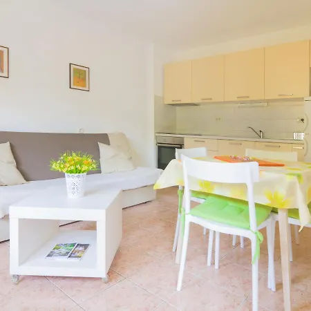 Lägenhet With A Garden