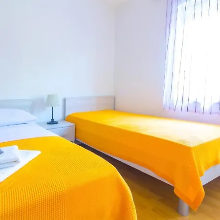 Lägenhet With A Garden Pula