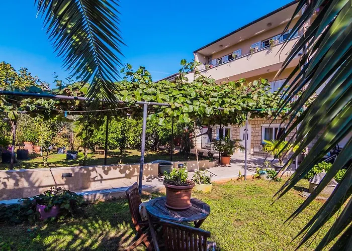 With A Garden * Πούλα