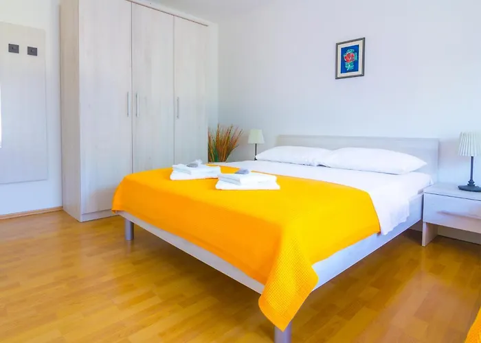 With A Garden * Pula