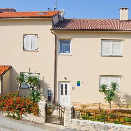 With A Garden Apartment Pula